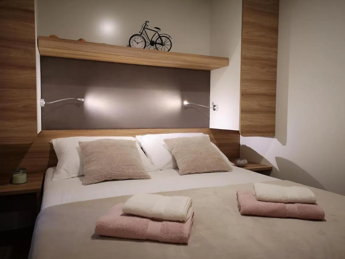 בית נופש ביוגראד נה מורו J & R Mobile Homes קרואטיה