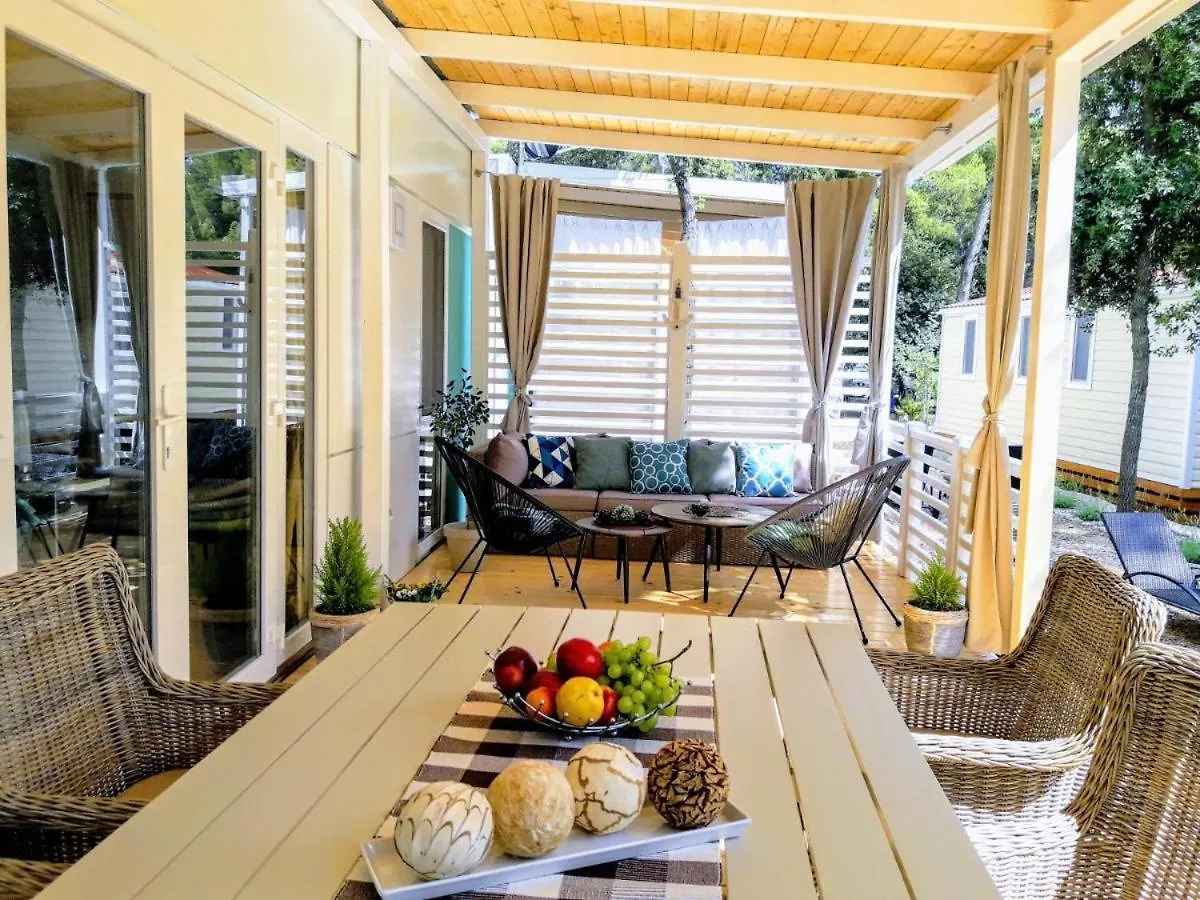 בית נופש ביוגראד נה מורו J & R Mobile Homes